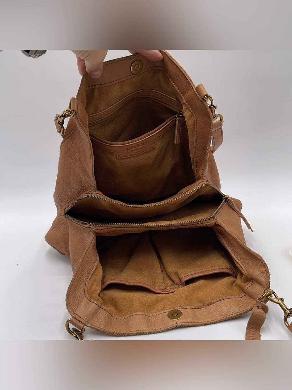 American Leather Co. Shoulder Bag - Caramel
Brown 100% Leather - Double Straps - Picture 12 of 15